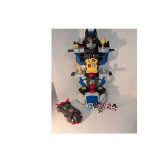 Imaginext DC Transforming Super Friends Bat Cave Figures Car